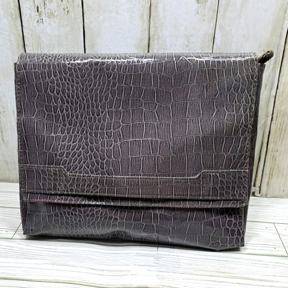 Vince Camuto Gray VgnLthr Croco Snap Flap Pink Logo Satin 2Pocket Zip Clutch Bag